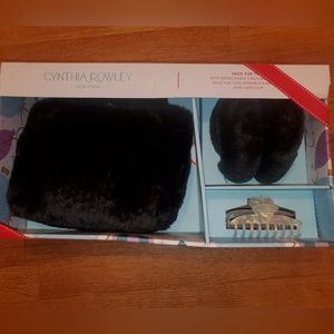 NewCynthia Rowley faux fur tote gift set in black